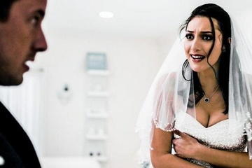 Невеста с большими дойками в чулках занимается сексом с женихом